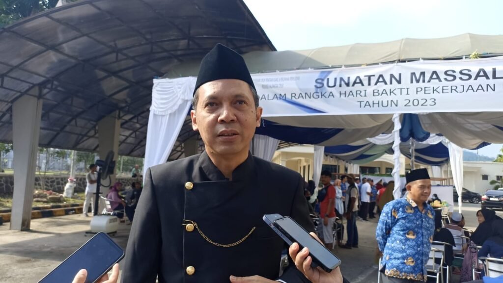 Kalimantan Timur Mencapai 78 Persen Cakupan Air Minum Layak Kepala Dinas Pekerjaan Umum Penataan Ruang & Perum Rakyat (PUPR) Provinsi Kalimantan Timur, Aji Muhammad Fitra Firnanda menyoroti pencapaian luar biasa di sektor air minum.