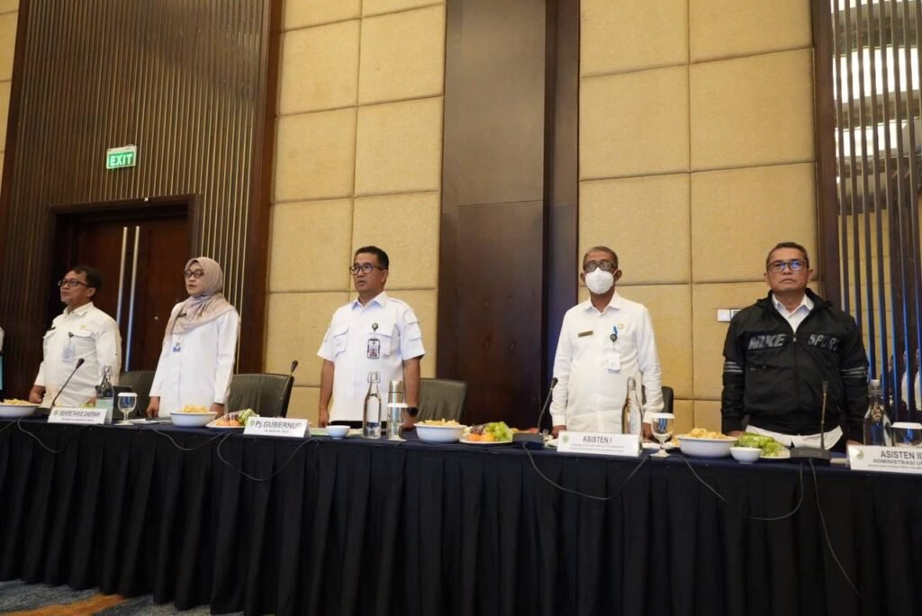 Penjabat (Pj) Gubernur Kalimantan Timur (Kaltim) Akmal Malik berpesan kepada seluruh pimpinan organisasi perangkat daerah (OPD) agar jangan sampai program provinsi tidak berbarengan dengan kabupaten dan kota.