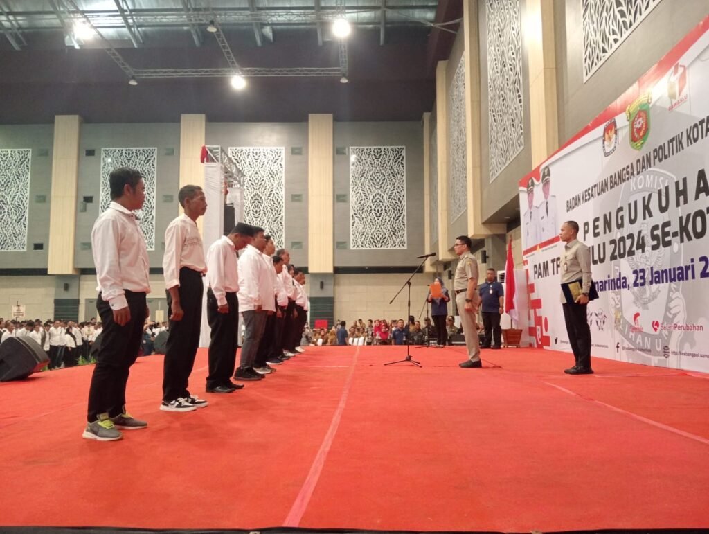 Jaga Keamanan Pemilu, 5.000 Petugas PAM TPS Kota Samarinda Dikukuhkan Pemilu 2024 semakin dekat, Wali Kota Samarinda, Provinsi Kalimantan Timur (Kaltim) Andi Harun mengukuhkan lebih dari 5.000 petugas Pengamanan Tempat Pemungutan Suara (PAM TPS).