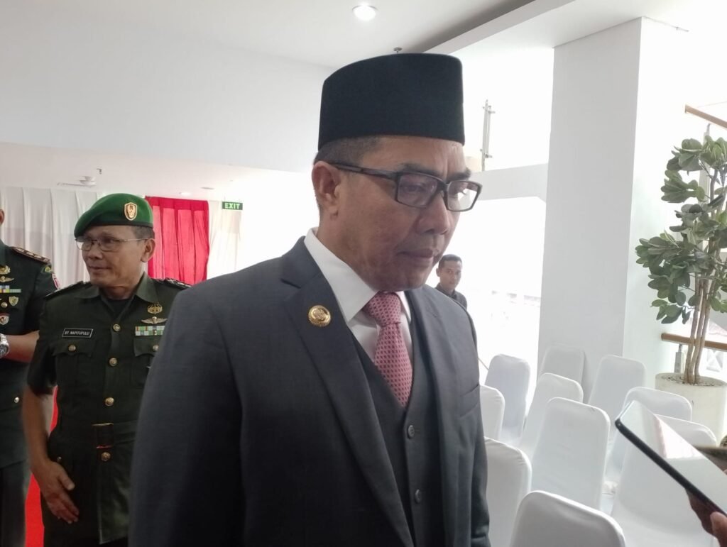 Andi Harun Rangkul Seluruh Pihak dalam Merayakan Perjalanan Panjang Kota Samarinda pada Rapur DPRD Wali Kota Andi Harun mengajak semua pihak untuk merenung pada perjalanan panjang Kota Samarinda dan merayakan keberhasilan serta menghadapi tantangan yang telah dihadapi.