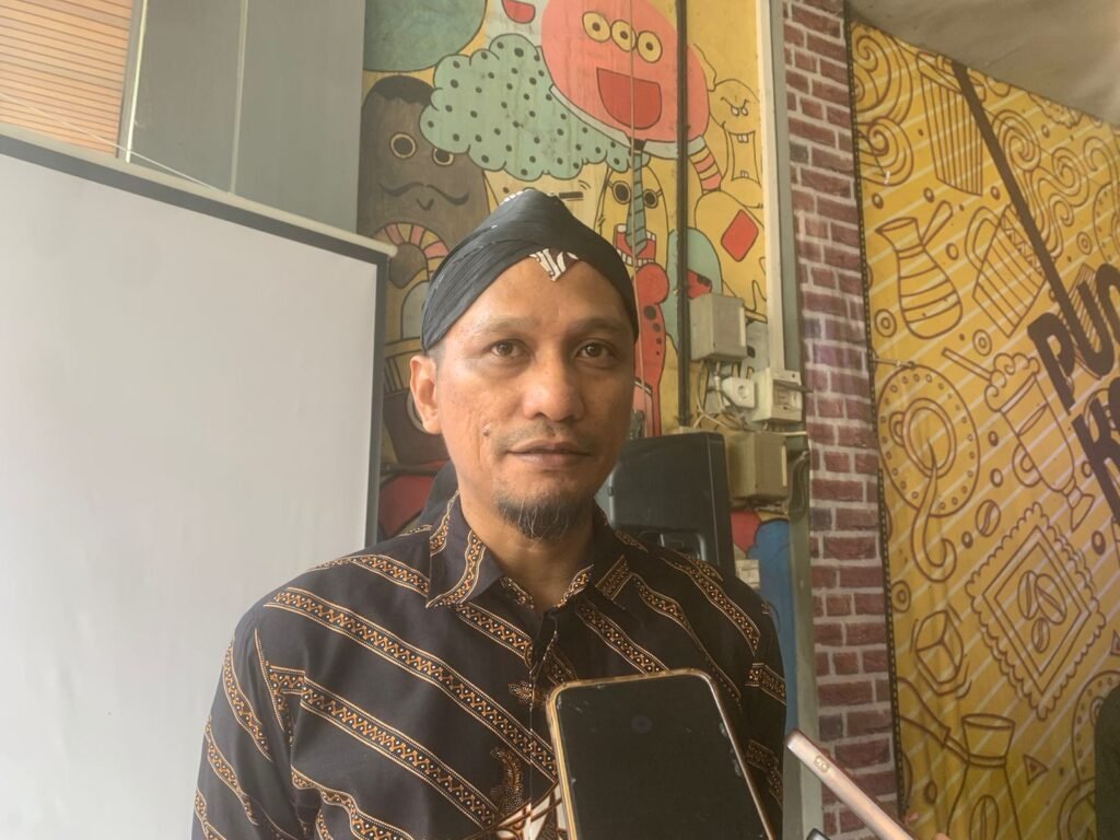 Pilihan Boleh Berbeda, Persatuan Harus Tetap Dijaga Ketua Komisi II DPRD Kalimantan Timur (Kaltim), Nidya Listiyono, mengimbau dan mengharapkan seluruh lapisan masyarakat Kaltim untuk menjaga kerukunan, silaturahmi dan kekompakan dalam rangka menyukseskan Pemilu 2024.