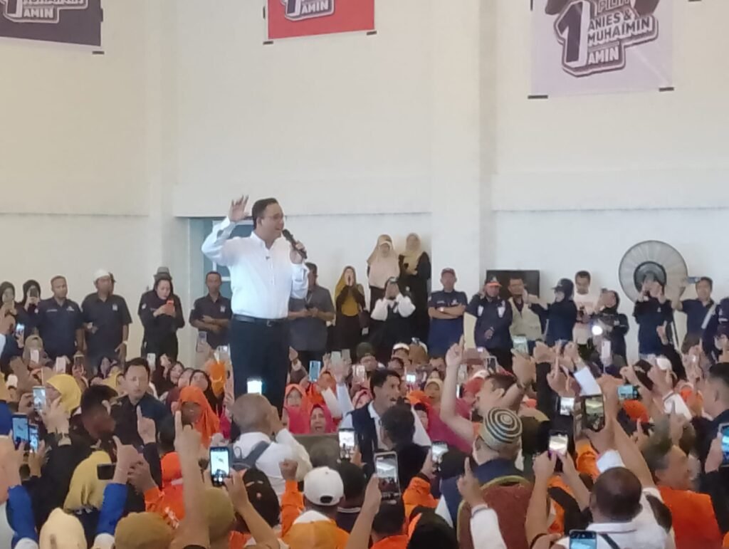 Calon Presiden (capres) nomor urut satu Anies Rasyid Baswedan menggelar pertemuan dengan para simpatisannya di Gedung Graha Mulya Samarinda, Kalimantan Timur, Kamis (11/1/2024).