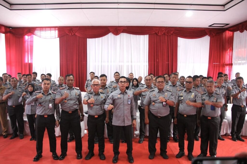 Kemenkumham Kaltim Perkuat Netralitas ASN Menyongsong Pemilu 2024 Unit Pelaksana Teknis (UPT) saat ini tengah difokuskan untuk memperkuat netralitas Aparatur Sipil Negara (ASN) menyongsong Pemilihan Umum 2024 dan memperkuat tugas serta fungsi pemasyarakatan.