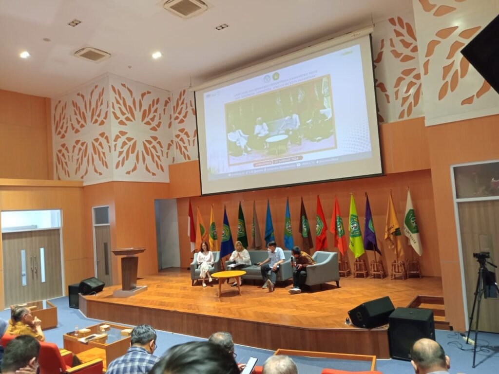 Buku Historipedia Sajikan Perspektif Baru Sejarah dan Lingkungan di Kaltim Sebuah perjalanan sejarah dan lingkungan Kalimantan Timur (Kaltim), terungkap dalam buku terbaru berjudul "Historipedia Kalimantan Timur: Dari Kundungga, Samarinda, hingga Ibu Kota Nusantara".