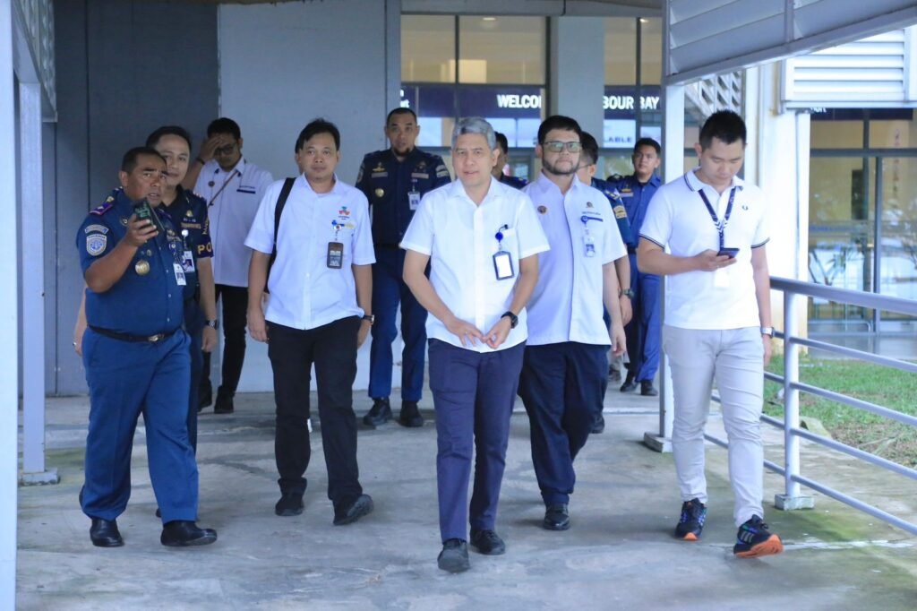 Sekditjen Hubla Monitoring Angkutan Nataru 2024 di Batam Berdasarkan Instruksi Menteri Perhubungan nomor IM. 7 Tahun 2023, Sekretaris Direktorat Jenderal Perhubungan Laut Lollan Panjaitan, melakukan Monitoring Angkutan Natal dan Tahun Baru (Nataru) 2024 di Batam, Kepulauan Riau, Senin(1/1/2024).