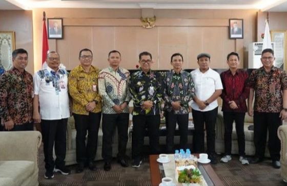 11.441 TPS Tersebar di Kaltim, 70 TPS Khusus Termasuk di IKN Penjabat (Pj) Gubernur Kalimantan Timur (Kaltim) Akmal Malik mengapresiasi kinerja jajaran Badan Pengawas Pemilihan Umum (Bawaslu) Provinsi Kaltim dalam mendukung terlaksananya pemilu yang jujur dan adil.