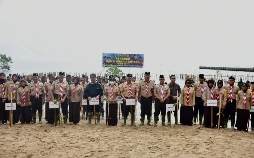Pj Gubernur Sambut Baik Persami yang Dirangkai Penanaman Bibit Mangrove Penjabat (Pj) Gubernur Kalimantan Timur (Kaltim) Akmal Malik menyambut baik Perkemahan Sabtu-Minggu (Persami) Gerakan Pramuka Saka Wira Kartika yang dirangkai dengan penanaman bibit mangrove di Pesisir Pantai Lamaru Balikpapan.