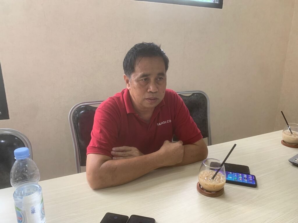 HUT ke-4, Sukri Harap JMSI Berorientasi Pada Profesionalisme Ketua Jaringan Media Siber Indonesia (JMSI) Mohammad Sukri menyebut JMSI Kalimantan Timur (Kaltim) akan menggelar syukuran dalam rangka Hari Ulang Tahun (HUT) ke-4 JMSI "Media dan Pemilu : Menyongsong Demokrasi yang Berkualitas".