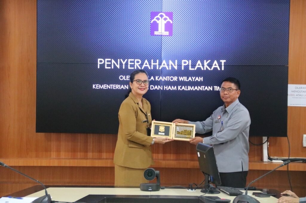 Kanwil Kemenkumham Kaltim Siap Tingkatkan Jumlah Kabupaten Kota Peduli HAM Kantor Wilayah (Kanwil) Kementerian Hukum dan Hak Asasi Manusia (Kemenkumham) Kalimantan Timur gelar rapat koordinasi persiapan Penilaian Kabupaten/Kota Peduli HAM dan Rapat Koordinasi Pelaksanaan Aksi HAM Tahun 2024.