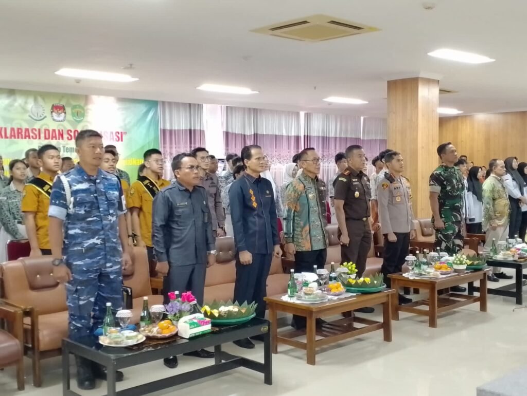 Rusmadi Wongso Dorong Partisipasi Pemilih Pemula pada Pemilu 2024 Kejaksaan Negeri (Kejari) Samarinda Kalimantan Timur (Kaltim) menggelar Deklarasi dan Sosialisasi Pemilihan Umum 2024 Jenjang SMA/SMK Negeri dan Swasta di Aula Danau Melintang SMAN 10 Samarinda.