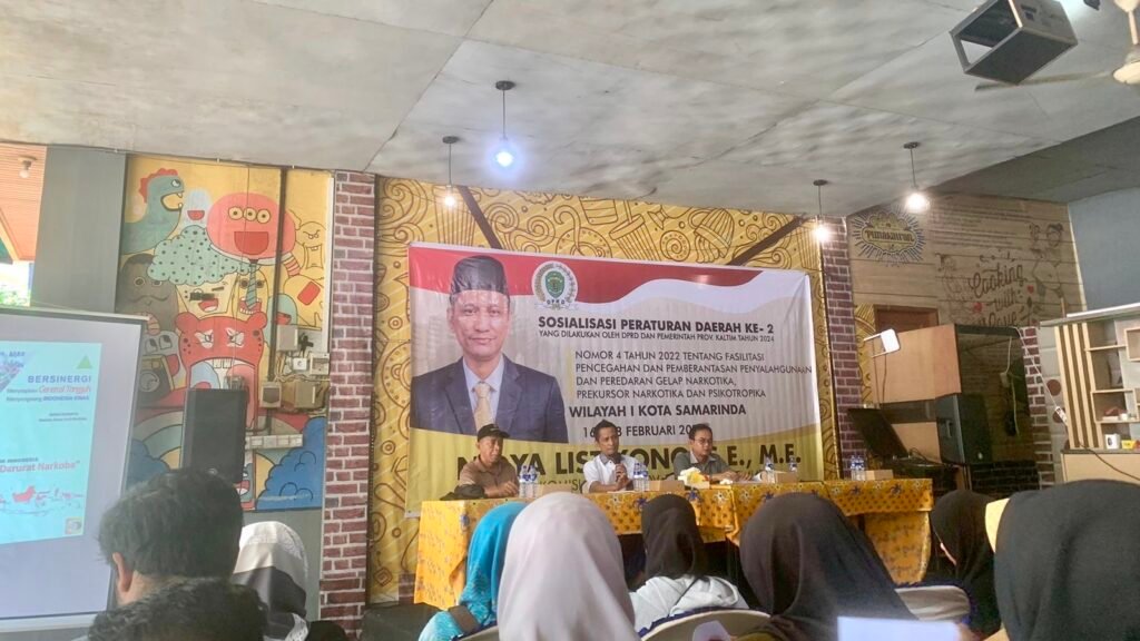 Nidya Ajak Masyarakat Laporkan Keluarga yang Konsumsi Narkoba untuk Direhab Ketua Komisi II DPRD Kalimantan Timur (Kaltim), Nidya Listiyono, mengajak seluruh masyarakat apabila ada keluarga yang mengonsumsi atau kecanduan narkoba untuk segera melaporkan ke Badan Narkotika Nasional (BNN) Provinsi Kaltim.