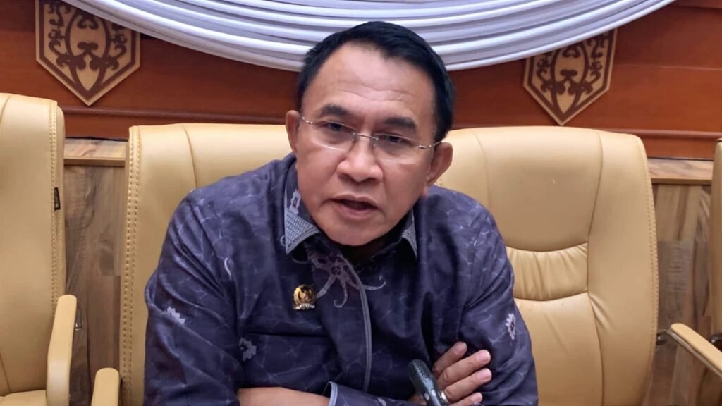 Joha Fajal Sebut Program Pembangunan Wali Kota akan Rampung Tepat Waktu Ketua Komisi I DPRD Samarinda, Kalimantan Timur (Kaltim), Joha Fajal, menyampaikan keyakinannya bahwa program-program pembangunan Wali Kota Samarinda Andi Harun dalam RPJMD 2021-2026 akan rampung sesuai target waktu atau bahkan sebelum masa jabatan wali kota berakhir.