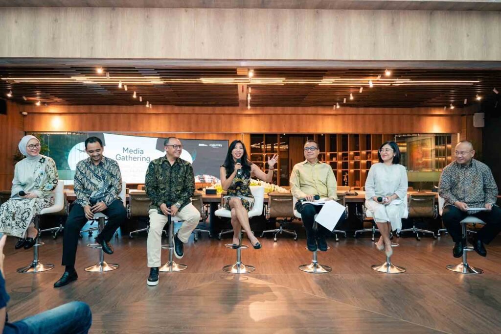 Mengantisipasi padatnya bandar udara (bandara) oleh pemudik Idulfitri 2024, BUMN Pariwisata dan PT Aviasi Pariwisata Indonesia (Persero) InJourney, siap mengoperasikan bandara 24 jam.