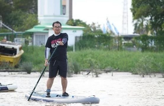 Akmal Malik Sebut Sungai Mahakam Cocok untuk Adu ‘Adrenalin Paddling’ Penjabat (Pj) Gubernur Kalimantan Timur (Kaltim) Akmal Malik menyarankan yang ingin bermain olahraga paddling di Sungai Mahakam sebaiknya hanya bagi orang-orang yang sudah terbiasa dan berpengalaman.