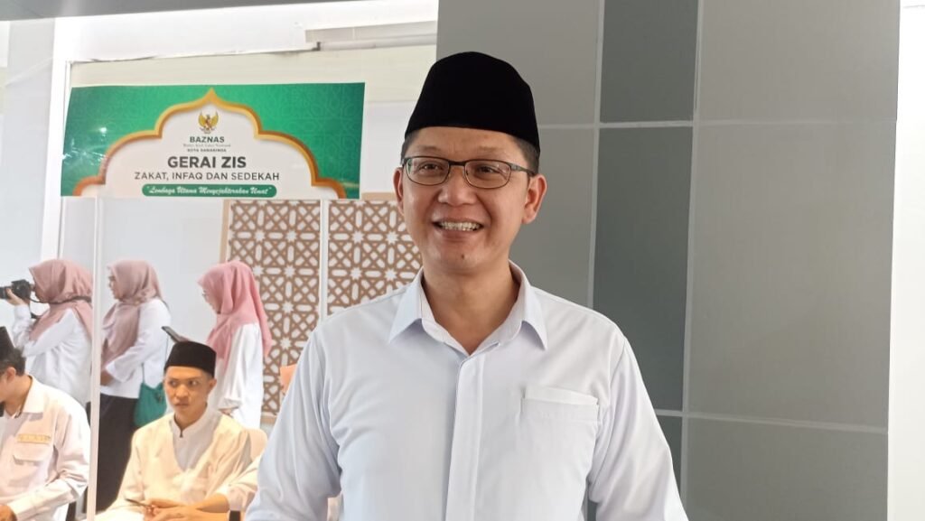Selain Call Center, Baznas Samarinda Jemput Bola Guna Memudahkan Masyarakat Berzakat Ketua Badan Amil Zakat Nasional (Baznas) Kota Samarinda Kalimantan Timur (Kaltim) Widyasmoro Eko Prawito menjelaskan bahwa pembayaran zakat bisa di akses dengan mudah melalui call center.
