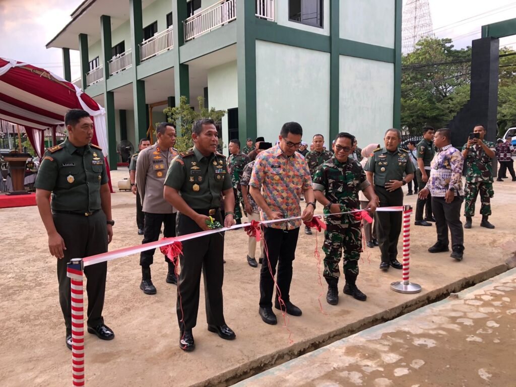 Manunggal TNI dan Rakyat, Wali Kota Samarinda Bantu Kantor Denpal VI/1 Samarinda dan Asrama Type K Luar Korem 091/ASN Wali Kota Samarinda Andi Harun meresmikan Kantor Detasemen Peralatan (Denpal) VI/1 Samarinda dan Asrama Type K Luar Korem 091/ASN, Kamis (14/3/2024).