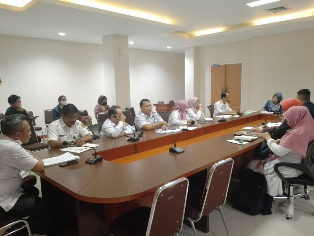 Diskdibud dan DPRD Revisi Perda Penyelenggaraan Pendidikan Kota Samarinda Kepala Dinas Pendidikan dan Kebudayaan (Disdikbud) Kota Samarinda Asli Nuryadin, menyampaikan beberapa poin penting terkait revisi Peraturan Daerah (Perda) Nomor 4 Tahun 2013 Tentang Penyelenggaraan Pendidikan.