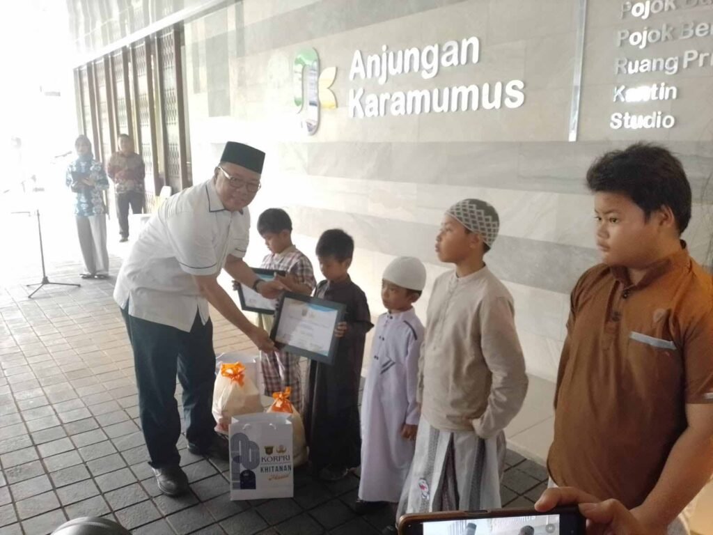100 Peserta Ikut Khitan Massal Gratis Korpri Kota Samarinda Wali Kota Samarinda Andi Harun melalui sekretaris daerah Hero Mardanus membuka Khitanan Massal Gratis yang di gelar oleh Korps Pegawai Republik Indonesia (Korpri) Kota Samarinda.