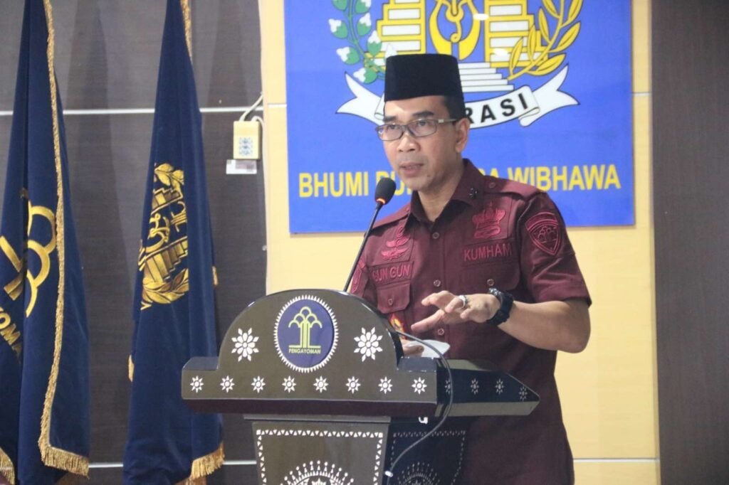 Kepala Kantor Wilayah Kemenkumham Kalimantan Timur (Kaltim) Gun Gun Gunawan, menunjukkan semangat yang tinggi dalam melaksanakan Safari Ramadan sekaligus memperkuat bindalwasnis di jajaran Unit Pelaksana Teknis (UPT) pada Kanwil Kemenkumhan Kaltim dan Kalimantan Utara (Kaltara), Selasa (19/3/2024).