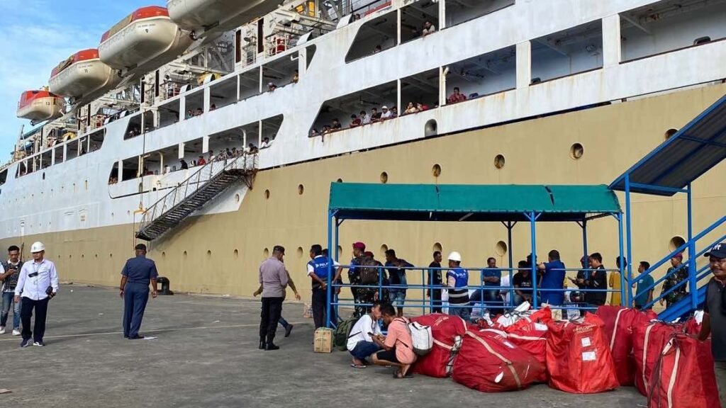 Arus Mudik dan Balik Lebaran Idul Fitri 1445 H, Kemenhub Siapkan Ribuan Tiket Gratis Mendukung program pemerintah, memberikan pelayanan transportasi laut aman, nyaman, tertib, lancar, dan terjangkau, Ditjenhubla menyelenggarakan Program Mudik Gratis menggunakan kapal dari berbagai pelabuhan embarkasi/pemberangkatan di seluruh Indonesia.