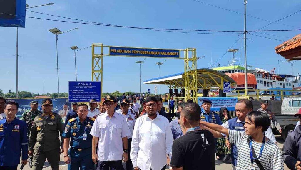 Dirjen Perhubungan Laut (Hubla) Kementerian Perhubungan (Kemenhub) Capt. Antoni Arif Priadi, melakukan pengecekan kesiapan sarana dan prasarana transportasi di Pelabuhan Kalianget Jawa Timur.