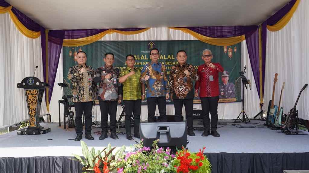 Pisah Sambut Kadivyankum Kemenkumham Kaltim, Sinergi Baru untuk Kinerja Unggul Kepala Kantor Wilayah Kementerian Hukum dan Hak Asasi Manusia Kalimantan Timur (Kemenkumham Katim) Gun Gun Gunawan, memimpin pisah sambut Kepala Divisi Pelayanan Hukum dan HAM (Kadivyankum).