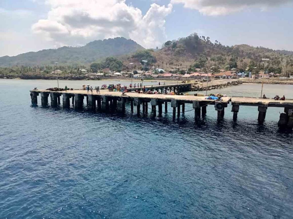 Kemenhub Prioritaskan Konektivitas Transportasi Laut di Wilayah Timur Komitmen memajukan konektivitas di wilayah Timur Indonesia, utamanya Maluku, menjadi prioritas utama dari Kementerian Perhubungan (Kemenhub).