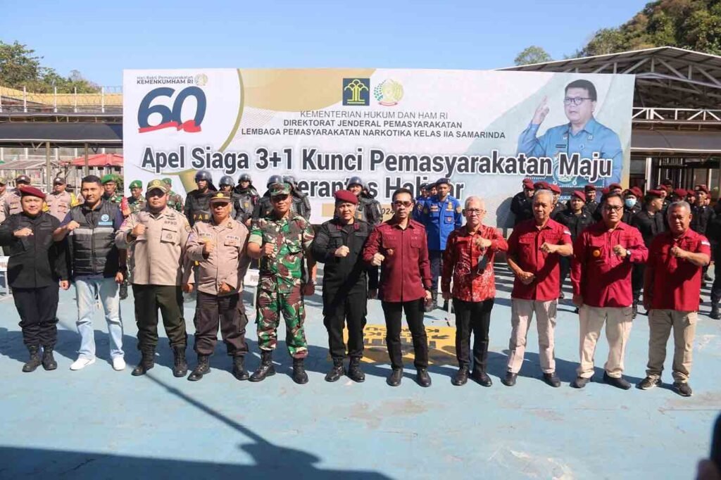 Jelang Idulfitri, Kanwil Kemenkumham Kaltim Gelar Apel Siaga Persiapan menyambut Hari Raya Idul Fitri 1445 H, Kepala Kantor Wilayah Kemenkumham Kalimantan Timur (Kaltim) Gun Gun Gunawan memimpin Apel Siaga 3+1 Kunci Pemasyarakatan Maju Berantas Halinar, di Lapas Narkotika Kelas IIA Samarinda, Jumat (5/4/2024).