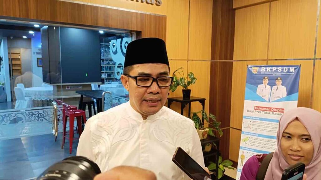 Andi Harun Ingatkan Paguyuban Tidak Terlibat Langsung Politik Praktis Wali Kota Samarinda Andi Harun menekankan pentingnya organisasi masyarakat atau paguyuban untuk memusatkan perhatian pada kegiatan sosial dan budaya daripada politik praktis.