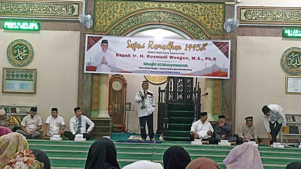 Dalam rangkaian Safari Ramadan yang diadakan oleh Pemkot Samarinda, Asisten I Pemkot Samarinda Ridwan Tassa turut hadir mewakili Wakil Wali Kota Samarinda Rusmadi Wongso.