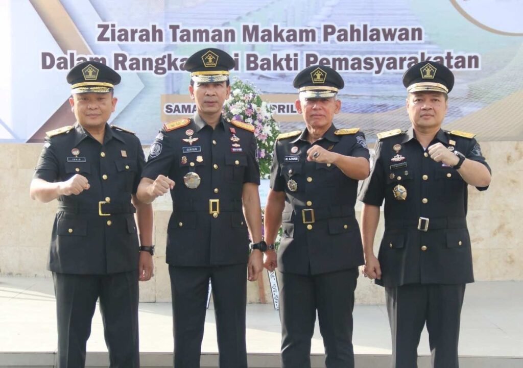 Jelang Puncak HBP ke-60, Kemenkumham Kaltim Upacara Tabur Bunga di TMP Samarinda Menjelang peringatan Hari Bhakti Pemasyarakatan (HBP) Ke-60, Kepala Kantor Wilayah ( Kanwil) Kemenkumham Kaltim Gun Gun Gunawan pimpin upacara Tabur Bunga di Taman Makam Pahlawan (TMP) Kesuma Bangsa, Samarinda, Kamis (25/4/2024).