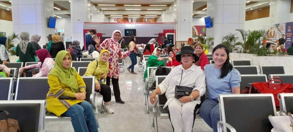 Kereta Whoosh KCIC (Kereta Cepat Indonesia Cina) masih jadi moda favorit masyarakat yang mau ke Bandung. Jumlah penumpang meningkat