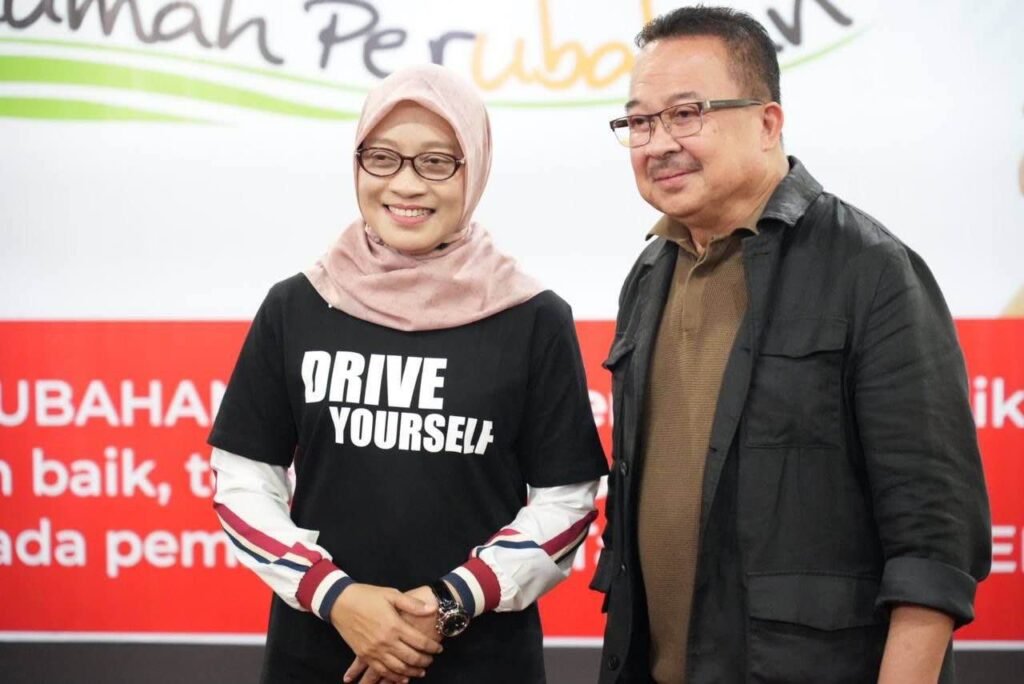 Sekda Kaltim Sri Wahyuni dan Founder Rumah Perubahan Prof Rhenald Kasali