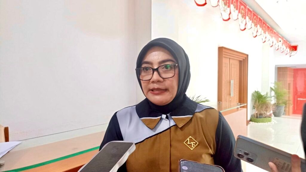 Wakil Ketua Badan Pembentukan Peraturan Daerah (Bapemperda) DPRD Samarinda Laila Fatihah menilai Satuan Polisi Pamong Praja (Satpol PP) Samarinda dalam melaksanakan tugasnya masih mengalami kesulitan karena kekurangan SDM.