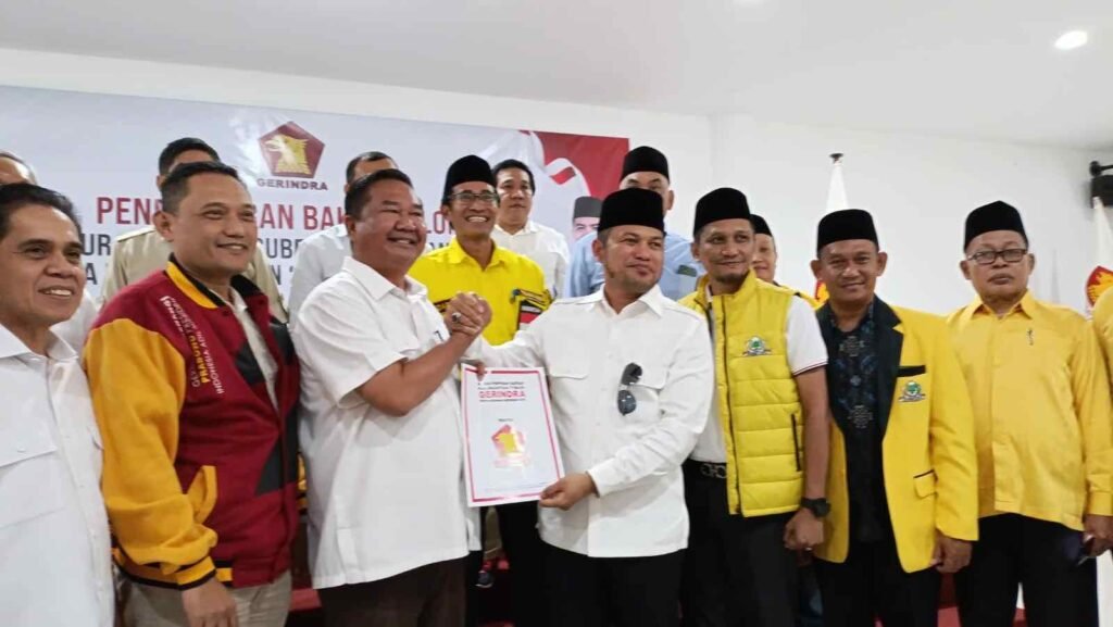 Sebagai Bacakada Pilgub, Rudy Mas’ud Harap Golkar Bisa Berkoalisi Kembali dengan Gerindra Bakal Calon Kepala Daerah (Bacakada) untuk Pemilihan Gubernur (Pilgub) Provinsi Kalimantan Timur (Kaltim) Rudy Mas'ud dari Partai Golkar secara resmi menyerahkan formulir pendaftaran ke Dewan Pimpinan Daerah (DPD) Partai Gerindra Kaltim, Sabtu (18/5/2024).
