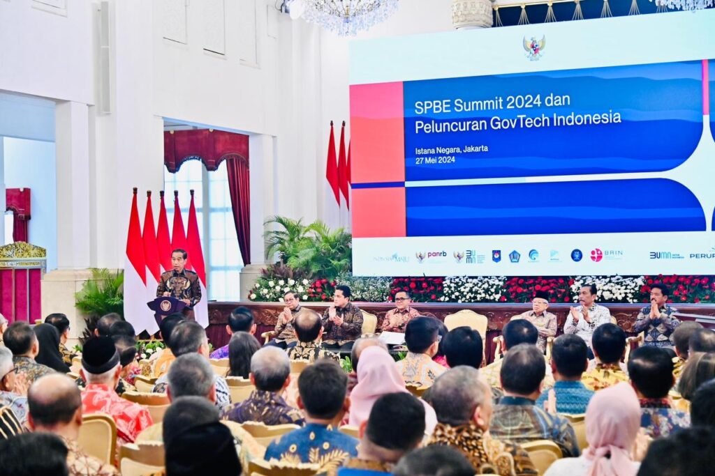 Raih Penghargaan SPBE, Kemenkumham Beri Kemudahan Akses Pelayanan Dimana Saja Sekretaris Jenderal Kementerian Hukum dan HAM (Kemenkumham) Andap Budhi Revianto mengatakan Kemenkumham telah menerapkan pelayanan publik berbasis digital untuk memudahkan masyarakat mendapatkan berbagai pelayanan yang ada.