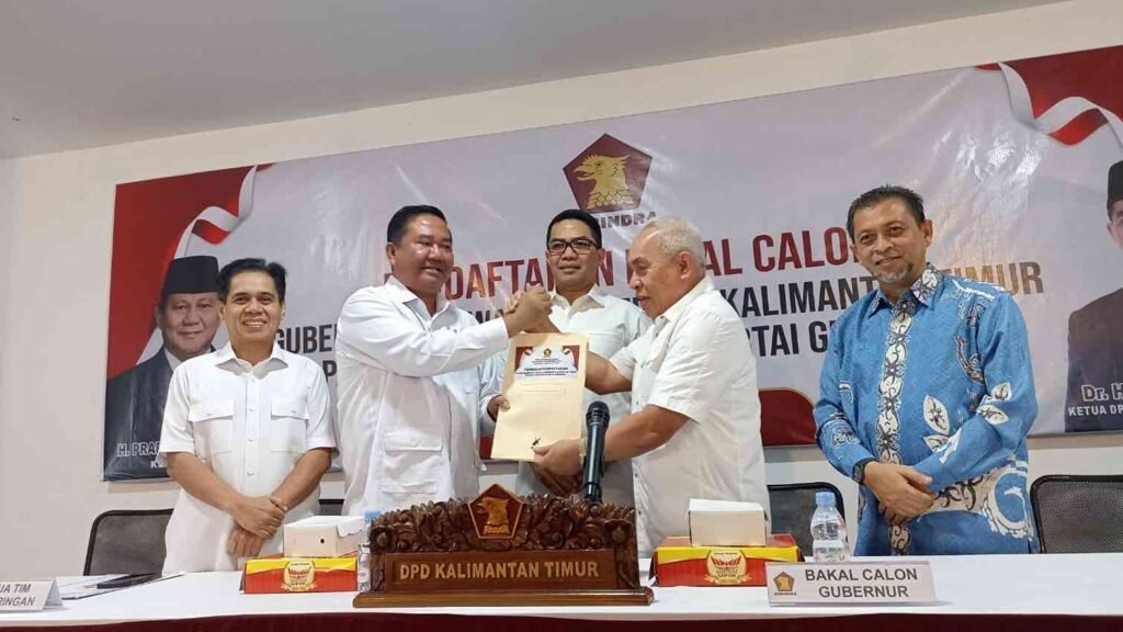 Pasangan Isran-Hadi Optimis Dapat Dukungan Gerindra di Pilkada 2024 Isran Noor dan Hadi Mulyadi secara resmi serahkan berkas formulir pendaftaran bakal calon Gubernur dan Wakil Gubernur Provinsi Kalimantan Timur 2024-2029 ke Dewan Pimpinan Daerah (DPD) Partai Gerindra Kaltim, Selasa (21/5/2024).