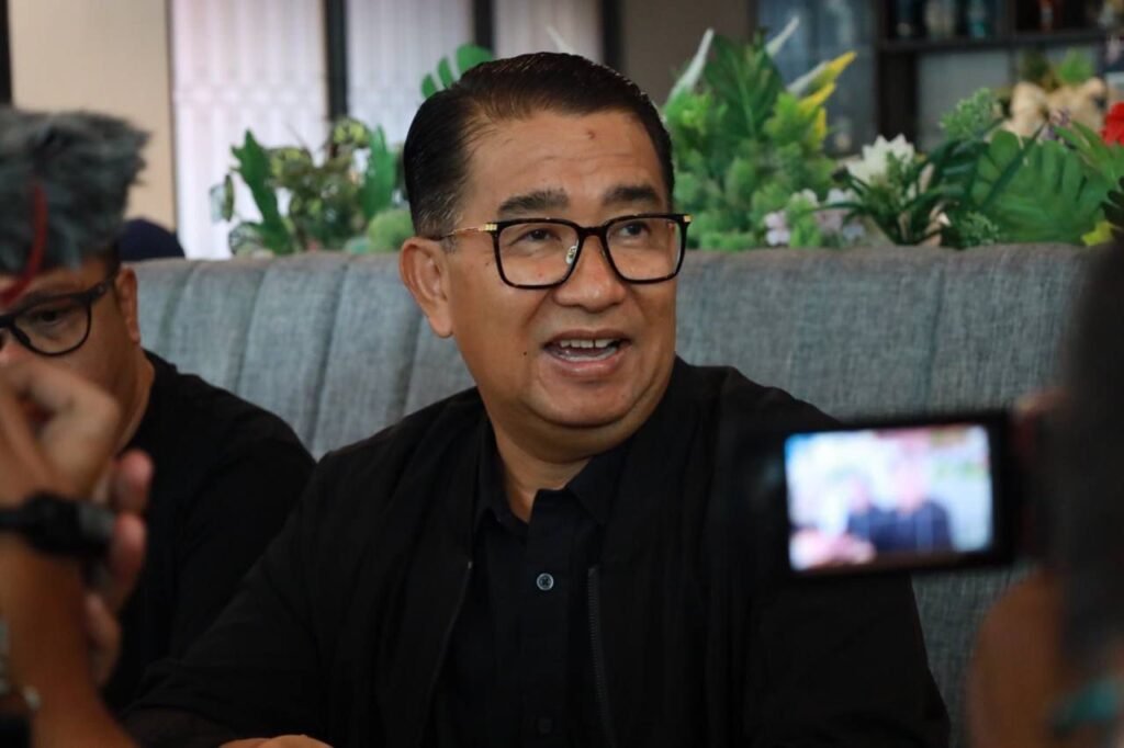 Pemprov Fokus Pastikan Listrik Menyala di Wilayah Terdampak Banjir Mahulu Penjabat (Pj) Gubernur Kalimantan Timur (Kaltim) Akmal Malik mengatakan selain kebutuhan pangan sehari-hari, Pemerintah Provinsi (Pemprov) Kaltim akan fokus memastikan listrik menyala di wilayah terdampak banjir di Mahakam Ulu (Mahulu).