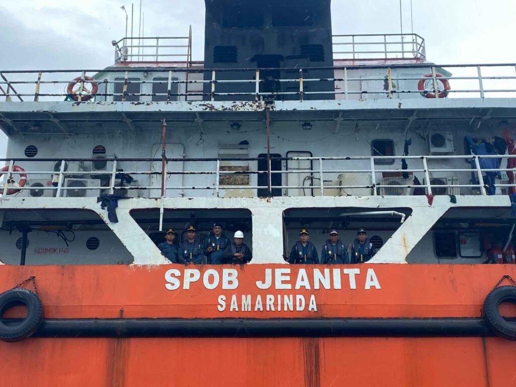 KPLP Berhasil Evakuasi dan Padamkan Kebakaran Kapal SPOB JEANITA