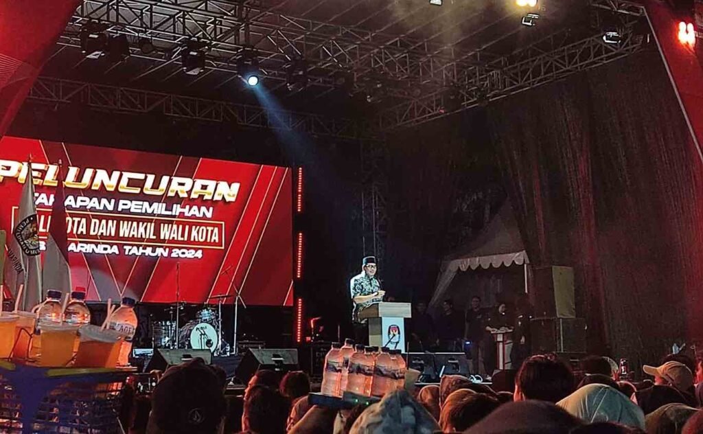 Komisi Pemilihan Umum (KPU) Kota Samarinda menggelar acara peluncuran tahapan pemilihan wali kota dan wakil walikota Samarinda tahun 2024 di lapangan GOR Segiri Samarinda, Kalimantan Timur, pada Sabtu (4/5/2024) malam.