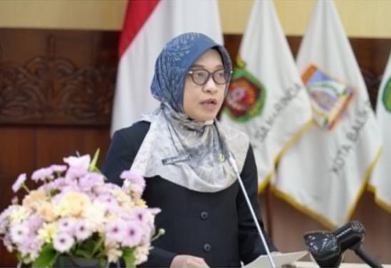 Pertanggungjawaban APBD 2023, Realisasi Pendapatan Kaltim Capai 94,93 Persen Sekretaris Daerah (Sekda) Kalimantan Timur (Kaltim) Sri Wahyuni menguraikan laporan pertanggungjawaban pelaksanaan APBD Kaltim tahun 2023 yang meliputi pendapatan daerah, belanja daerah dan pembiayaan daerah kepada DPRD Kaltim.