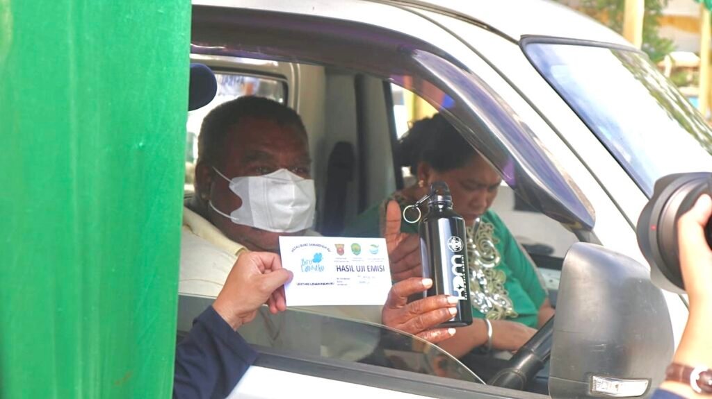 Uji Emisi Gas Buang Kendaraan Bermotor yang diinisiasi oleh Dinas Lingkungan Hidup (DLH) Provinsi Kalimantan Timur dan Kota Samarinda resmi dibuka Selasa (25/6/2024).
