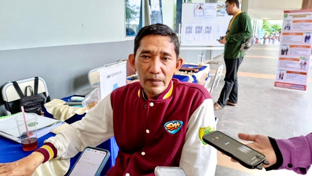 Jumat 14 Juni 2024 Hari Terakhir PPDB SMAN 16 Samarinda, Jalur Afirmasi dan RT Prioritas Masih Longgar Proses Penerimaan Peserta Didik Baru (PPDB) di SMAN 16 Samarinda jalur RT prioritas, prestasi, afirmasi, perpindahan orang tua dan Anak GTK berjalan lancar tanpa kendala teknis.