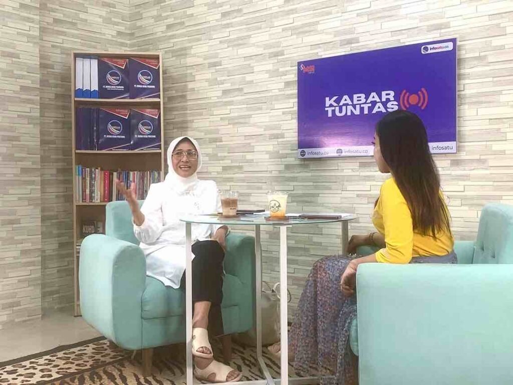 Soal Biaya Pendidikan, Hetifah Tekankan Pentingnya Transparansi Wakil Ketua Komisi X DPR RI Hetifah Sjaifudian menyebut satu-satunya sektor yang diamanatkan dalam UUD sekurang-kurangnya 20 persen dari APBN atau ABPD hanyalah pendidikan.