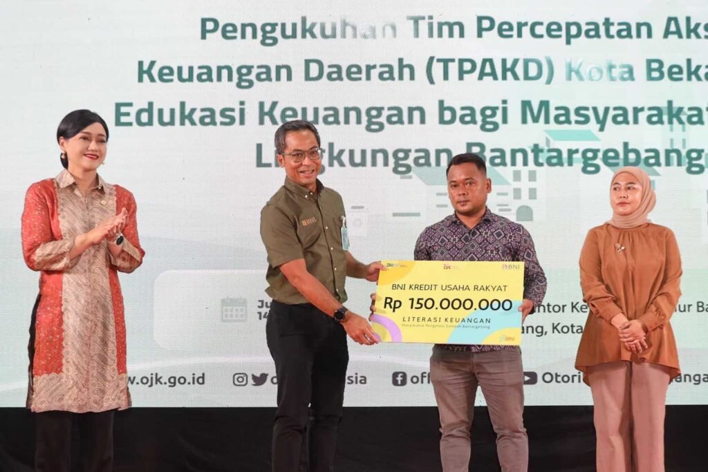 Perkuat Literasi dan Inklusi Keuangan, BNI Edukasi Masyarakat Pengelola Sampah BNI merasa ikut bertanggung jawab terhadap lingkungan dan masyarakat, khususnya dalam pengelolaan sampah dengan mendirikan bank sampah.