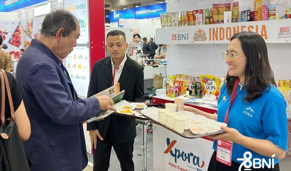 BNI Xpora Berangkatkan 12 UKM Ikut Pameran Indonesia in Korea – SFH 2024 PT Bank Negara Indonesia (Persero) Tbk atau BNI melalui BNI Xpora memberangkatkan 12 pelaku usaha kecil dan menengah (UKM) makanan dan minuman, mengikuti pameran "Indonesia in Korea - Seoul Food & Hotel (SFH) 2024".