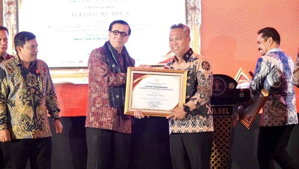 Menkumham Sebut Desa/Kelurahan Sadar Hukum Sangat Mendukung Iklim Investasi Menteri Hukum dan HAM Yasonna H Laoly mengatakan keberadaan desa/kelurahan sadar hukum sangat mendukung iklim investasi di Sulawesi Selatan (Sulsel).