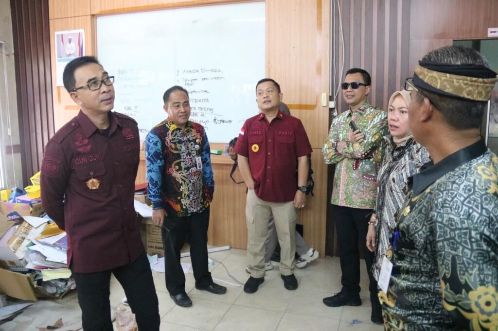 Kepala Kantor Wilayah (Kakanwil) Kemenkumham Kalimantan Timur (Kaltim) Gun Gun Gunawan melakukan peninjauan gedung bangunan untuk operasional sementara Kanwil Kumham Kaltara.
