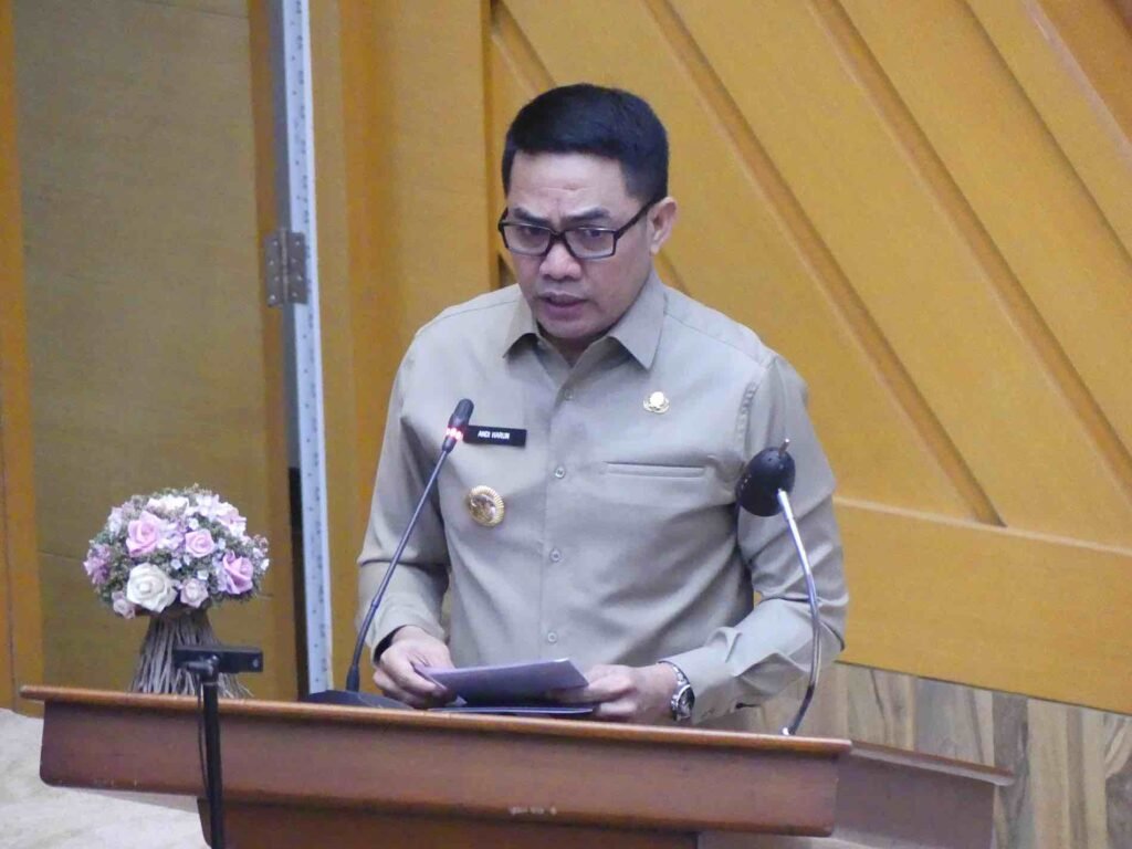 Wali Kota Samarinda Andi Harun bersama DPRD Kota Samarinda memberikan persetujuan bersama terhadap Rencana Pembangunan Jangka Panjang Daerah (RPJPD) tahun 2025-2045.