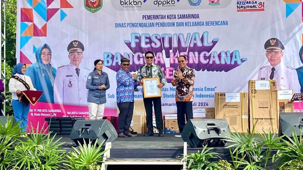Andi Harun Raih Penghargaan Manggala Karya Kencana dari BKKBN RI Wali Kota Samarinda Andi Harun menerima penghargaan Manggala Karya Kencana dari Badan Kependudukan dan Keluarga Berencana Nasional (BKKBN) Republik Indonesia.